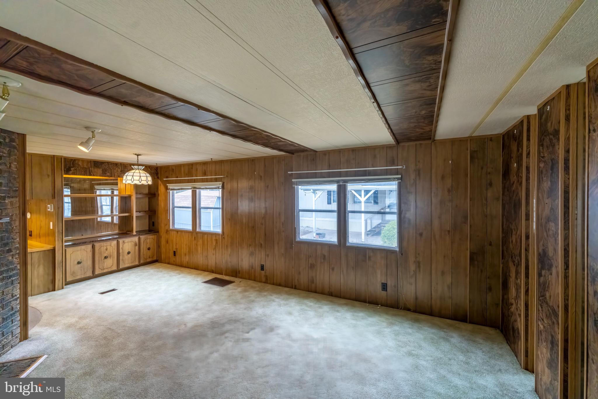 9 Oak Drive Spring City, PA 19475 - Photo 8 of 25 Living Room Area