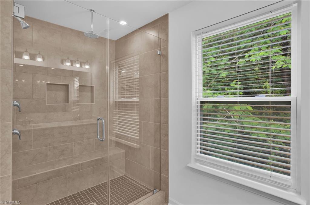 4038 Monteray Circle High Point, NC 27265 - Photo 12 of 19 Primary Bathroom