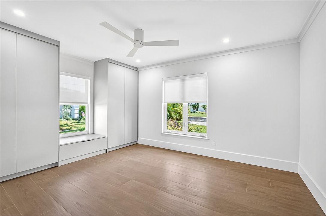 661 Date Palm Road Vero Beach, FL 32963 - Photo 25 of 34 an empty room with windows and closet