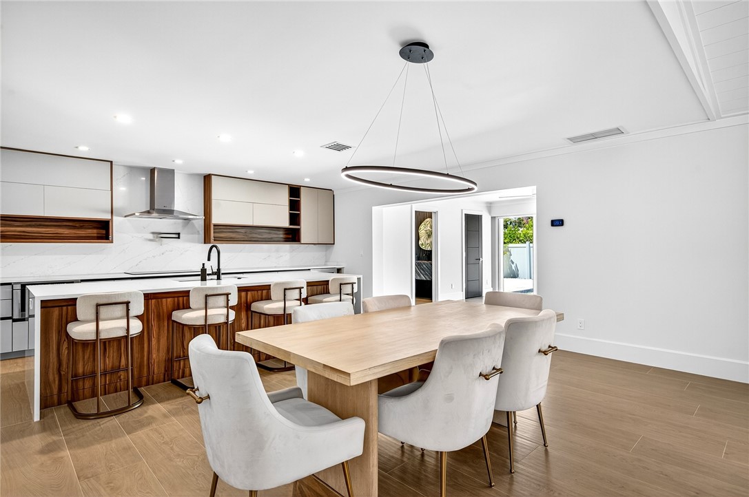 661 Date Palm Road Vero Beach, FL 32963 - Photo 7 of 34 a view of a dining room with furniture