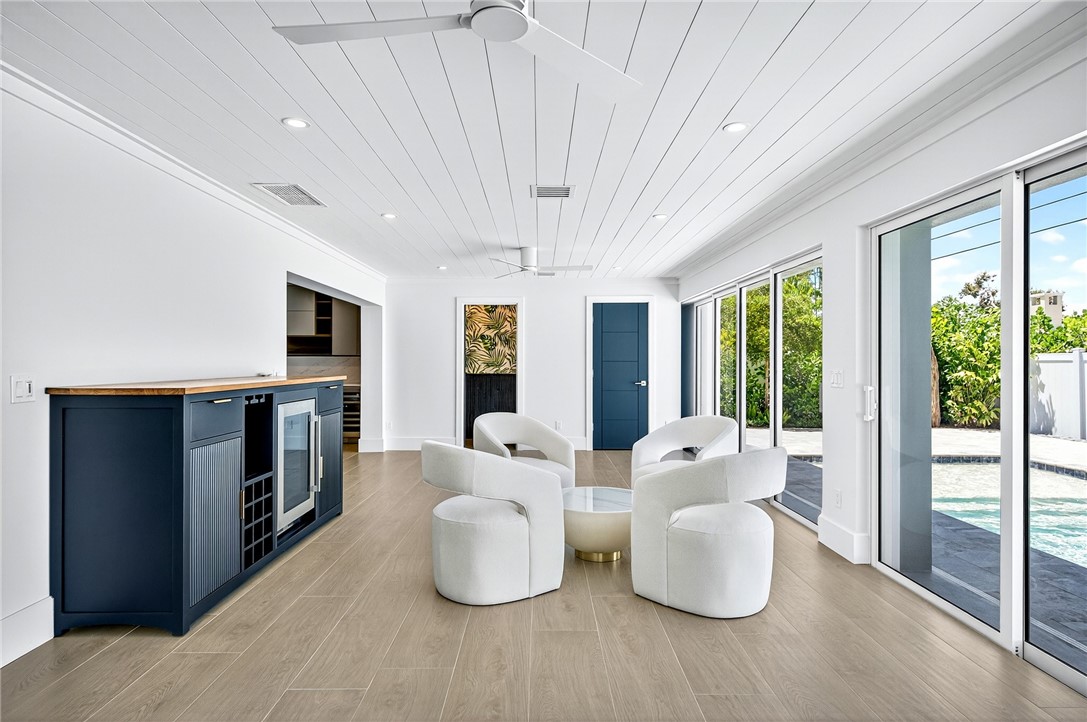 661 Date Palm Road Vero Beach, FL 32963 - Photo 10 of 34 a living room with furniture and a flat screen tv