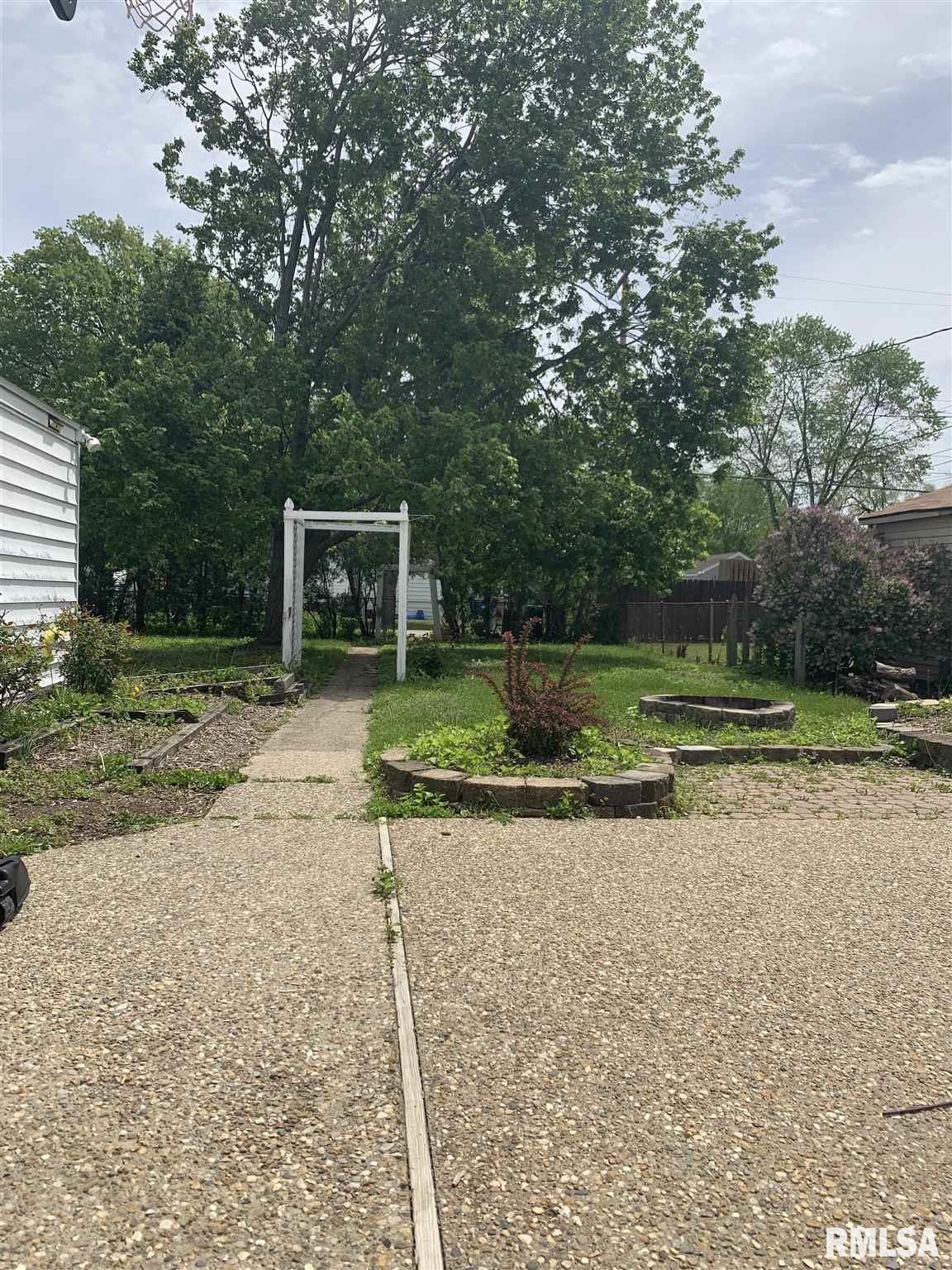 2120 North 21st Street Springfield, IL 62702 - Photo 2 of 4