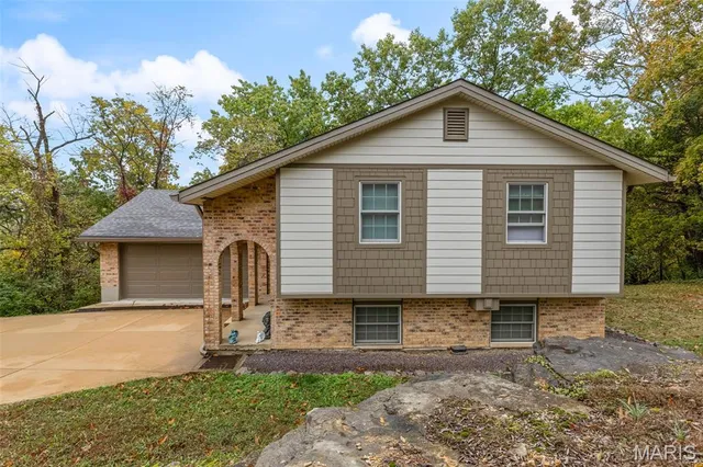 $355,000 | 3600 Antonia Woods Drive, Imperial, MO 63052