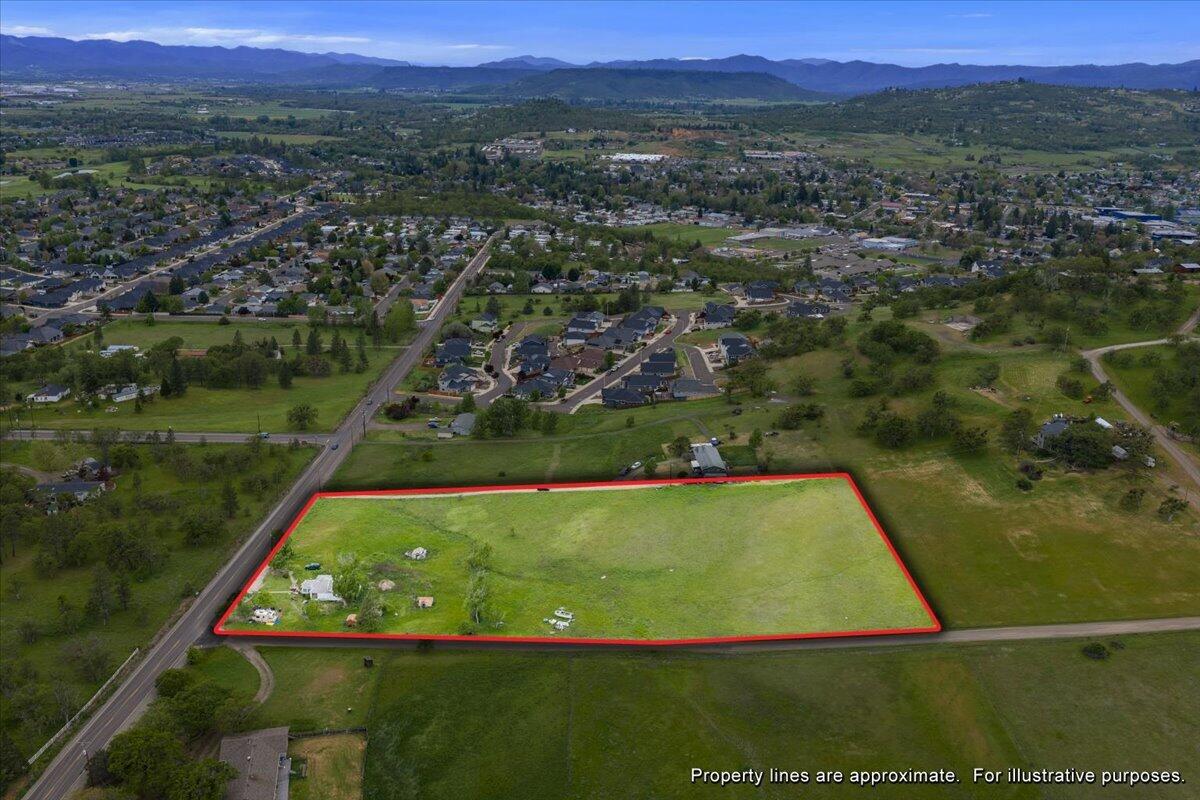 963 Stevens Road Eagle Point, OR 97524 - Photo 11 of 13 12-DJI_20260420151918_0026_D - LINES