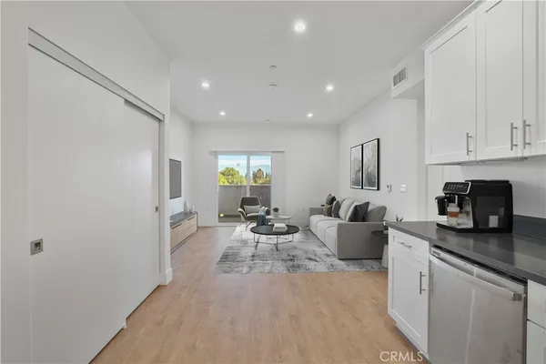 $2,113 | 8750 Sepulveda Boulevard, Unit 411, North Hills, CA 91343