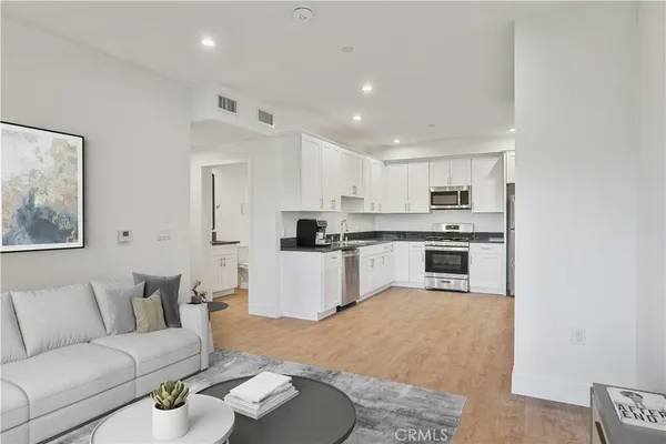 $2,113 | 8750 Sepulveda Boulevard, Unit 411, North Hills, CA 91343