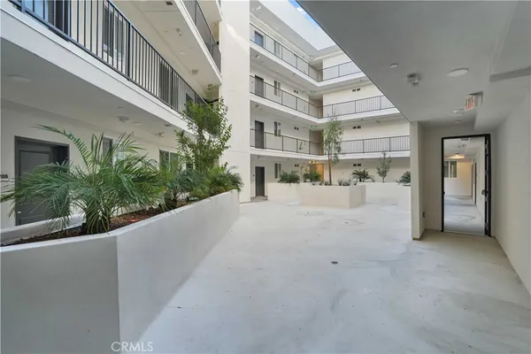 $2,113 | 8750 Sepulveda Boulevard, Unit 411, North Hills, CA 91343