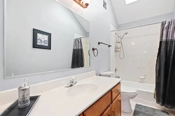 $4,500 | 520 Veterans Parkway, Addison, IL 60101