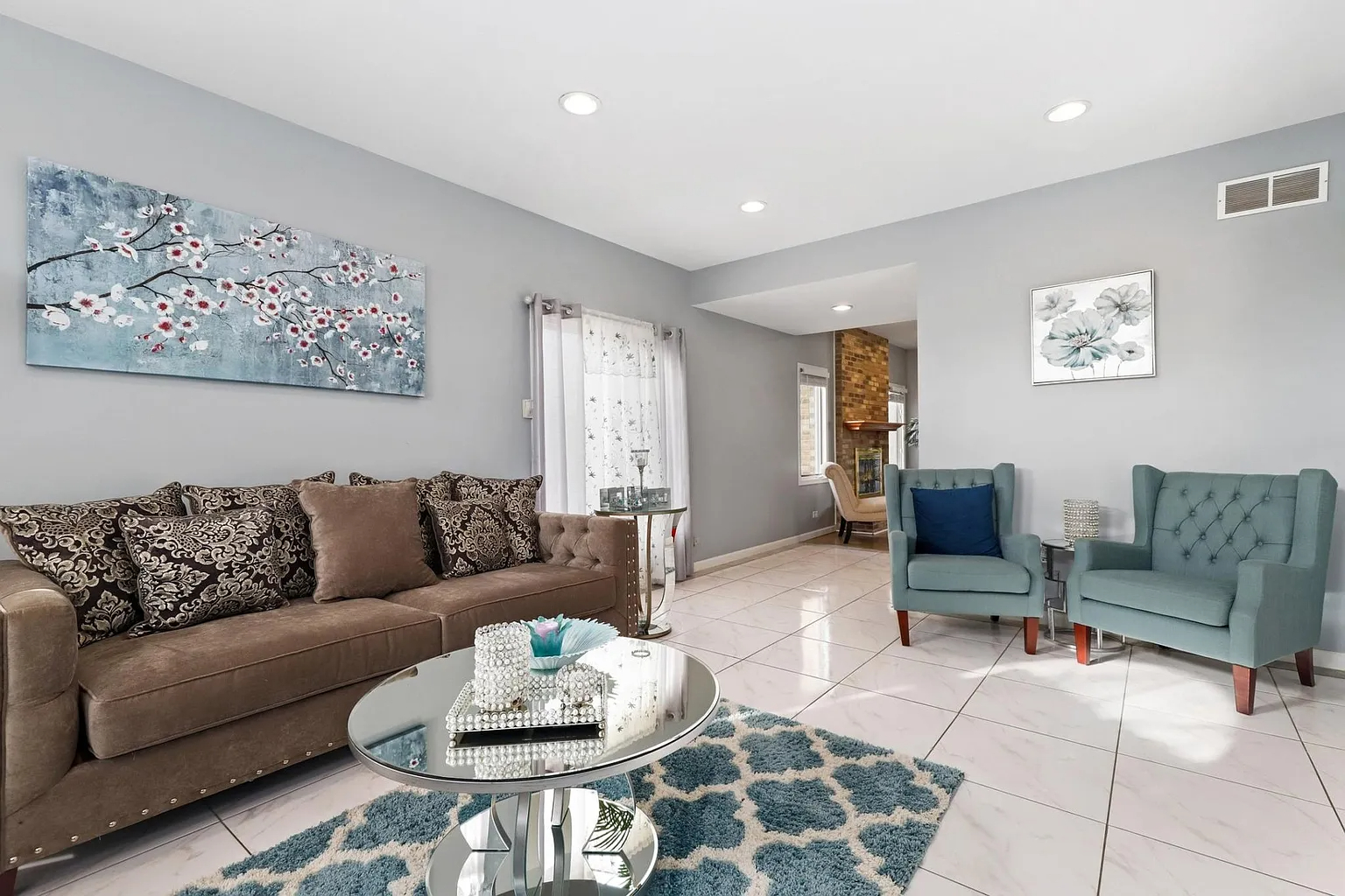 520 Veterans Parkway Addison, IL 60101 - Photo 3 of 25