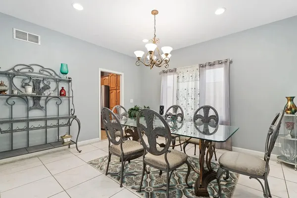 $4,500 | 520 Veterans Parkway, Addison, IL 60101