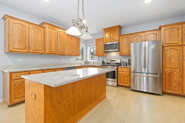 $4,500 | 520 Veterans Parkway, Addison, IL 60101