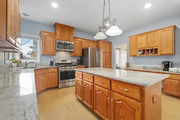 $4,500 | 520 Veterans Parkway, Addison, IL 60101