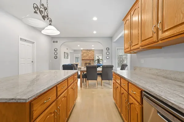 $4,500 | 520 Veterans Parkway, Addison, IL 60101