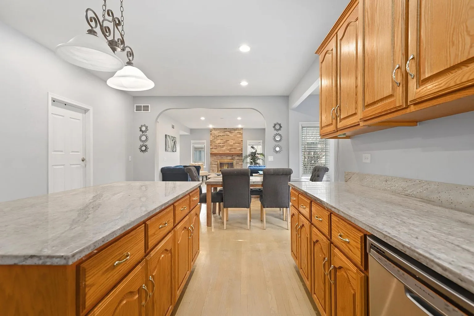 520 Veterans Parkway Addison, IL 60101 - Photo 10 of 25