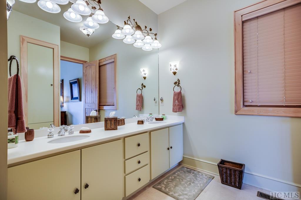 476 Eagle Ridge Road Sapphire, NC 28774 - Photo 32 of 47 Gallery Image 32
