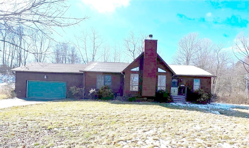 46292 Cedar Way Rogers, OH 44455 - Photo 1 of 12 View of front facade with a front yard and a garage