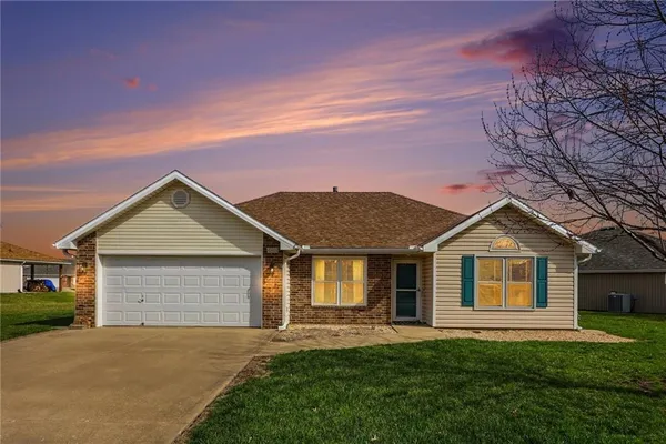 $305,000 | 448 Southwest Laura Lane, Grain Valley, MO 64029