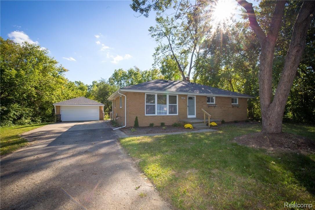 2903 West Auburn Road Rochester, MI 48309 - Photo 1 of 36 IMG_3998.1