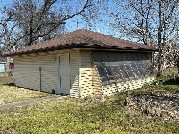 $264,900 | 212 North Grant Street, Erie, KS 66733