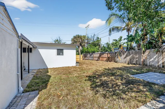 $509,999 | 1426 Hillcrest Drive, Lake Worth Beach, FL 33461