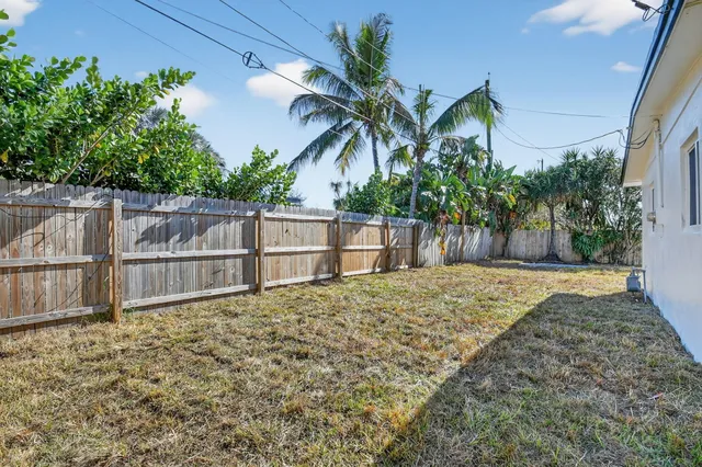 $509,999 | 1426 Hillcrest Drive, Lake Worth Beach, FL 33461