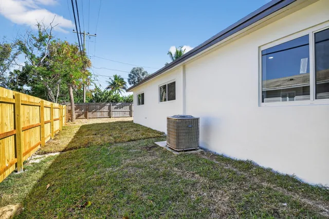 $509,999 | 1426 Hillcrest Drive, Lake Worth Beach, FL 33461