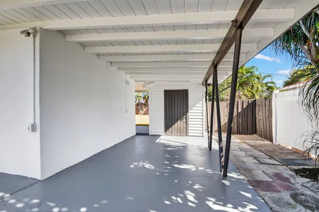 $509,999 | 1426 Hillcrest Drive, Lake Worth Beach, FL 33461