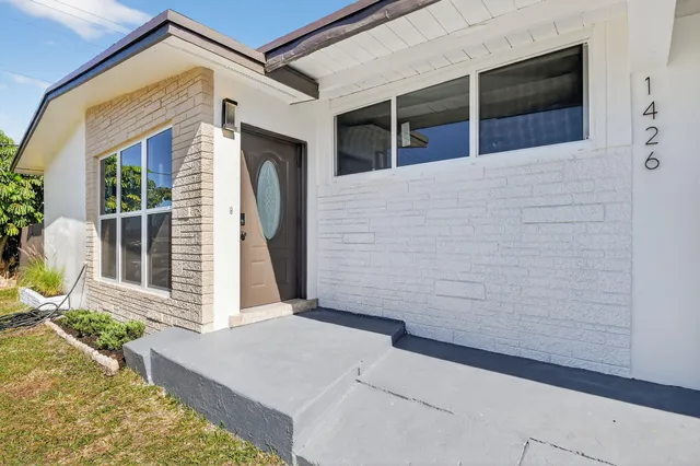 $509,999 | 1426 Hillcrest Drive, Lake Worth Beach, FL 33461