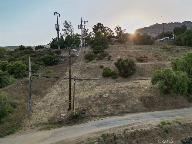 a view of a dry yard with trees