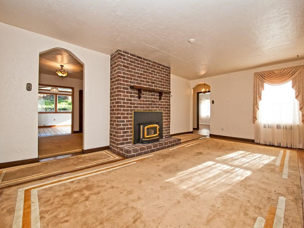 137 Spring Grove Road Penn Hills, PA 15235 - Photo 4 of 24 Gallery Image 4