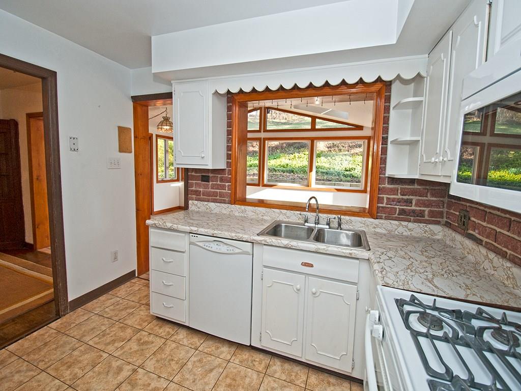137 Spring Grove Road Penn Hills, PA 15235 - Photo 9 of 24 Gallery Image 9