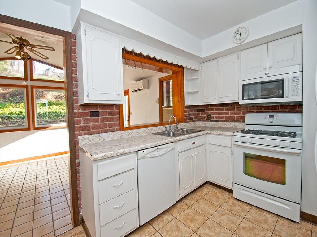 137 Spring Grove Road Penn Hills, PA 15235 - Photo 10 of 24 Gallery Image 10