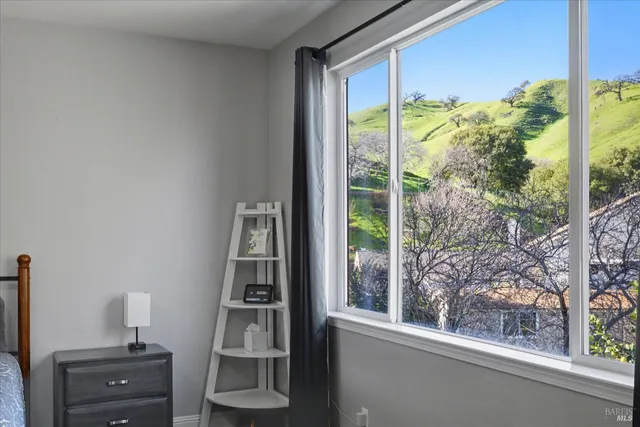 a view of a house with backyard and garden