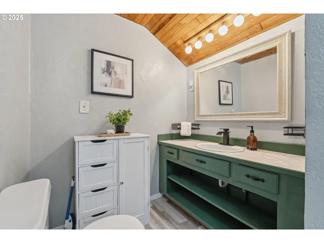 $360,000 | 2318 East 13th Street, The Dalles, OR 97058