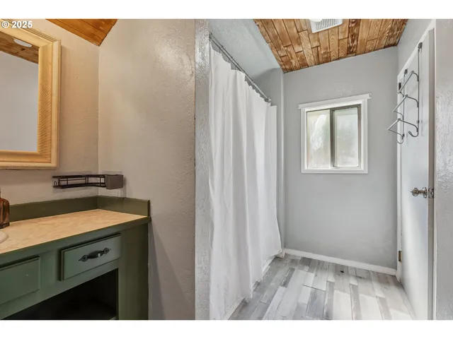 $360,000 | 2318 East 13th Street, The Dalles, OR 97058