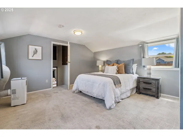 $360,000 | 2318 East 13th Street, The Dalles, OR 97058