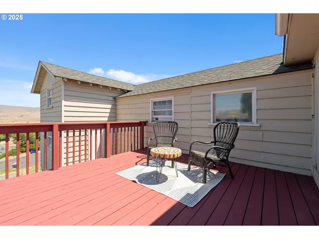 $360,000 | 2318 East 13th Street, The Dalles, OR 97058