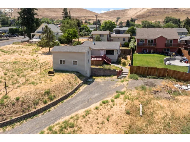 $360,000 | 2318 East 13th Street, The Dalles, OR 97058
