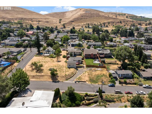 $360,000 | 2318 East 13th Street, The Dalles, OR 97058