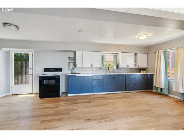 $360,000 | 2318 East 13th Street, The Dalles, OR 97058