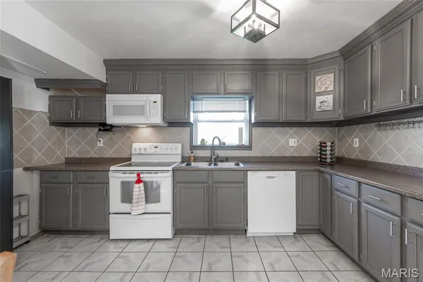 $189,000 | 8708 South Grand Avenue, St. Louis, MO 63125