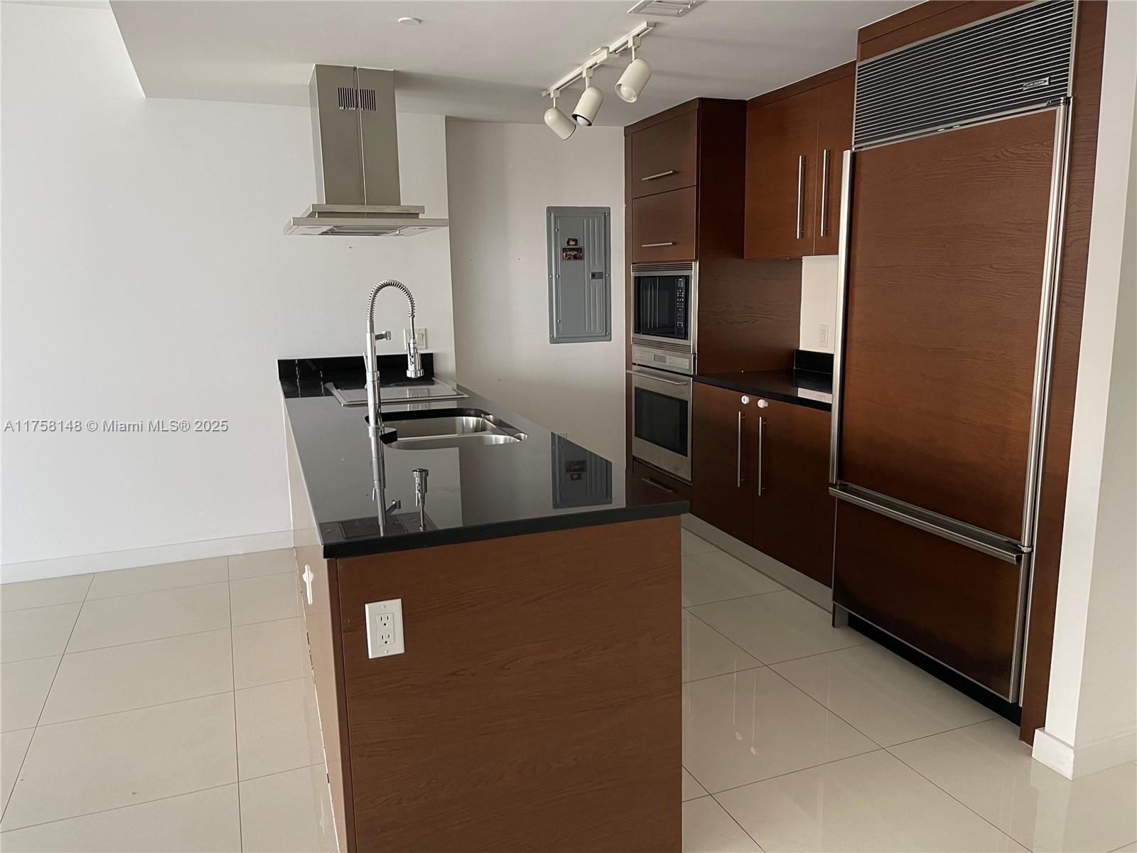 465 Brickell Avenue, Unit 819 Miami, FL 33131 - Photo 12 of 25