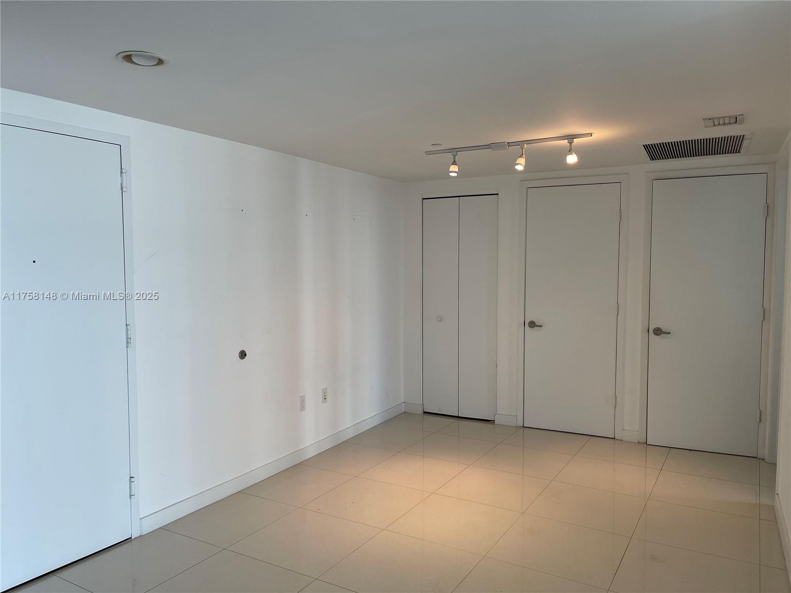 465 Brickell Avenue, Unit 819 Miami, FL 33131 - Photo 15 of 25