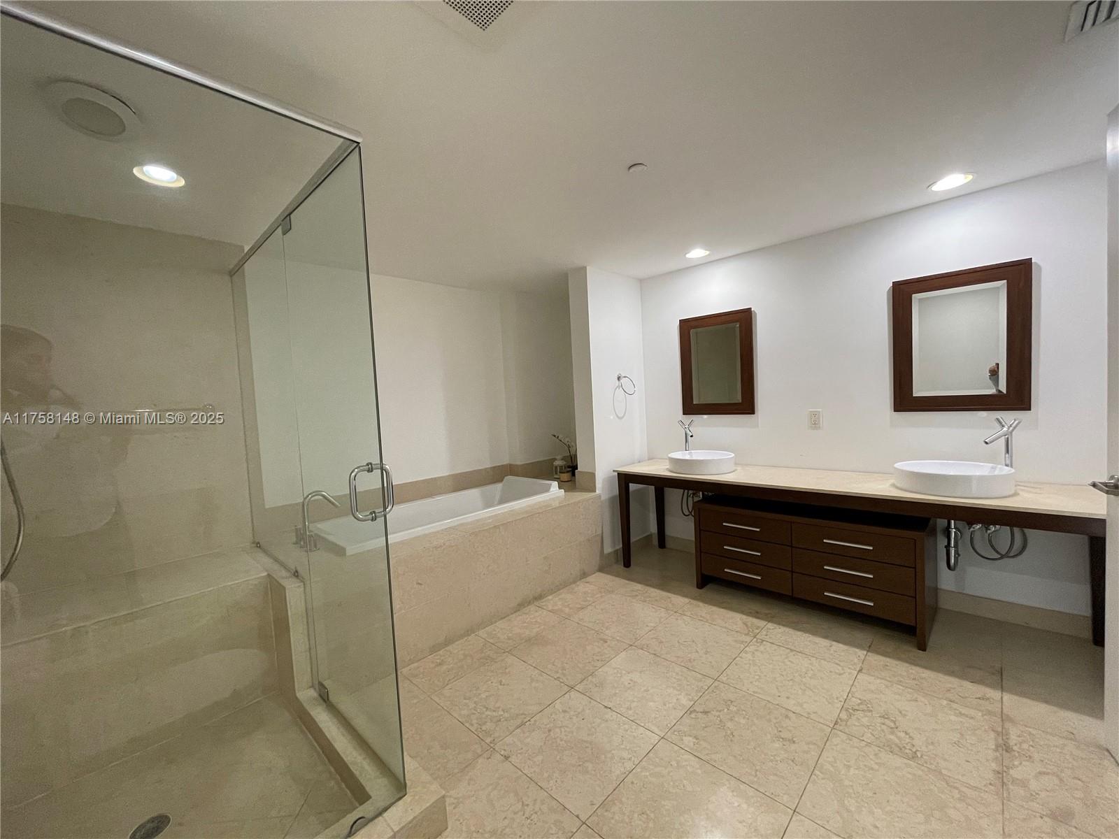 465 Brickell Avenue, Unit 819 Miami, FL 33131 - Photo 22 of 25
