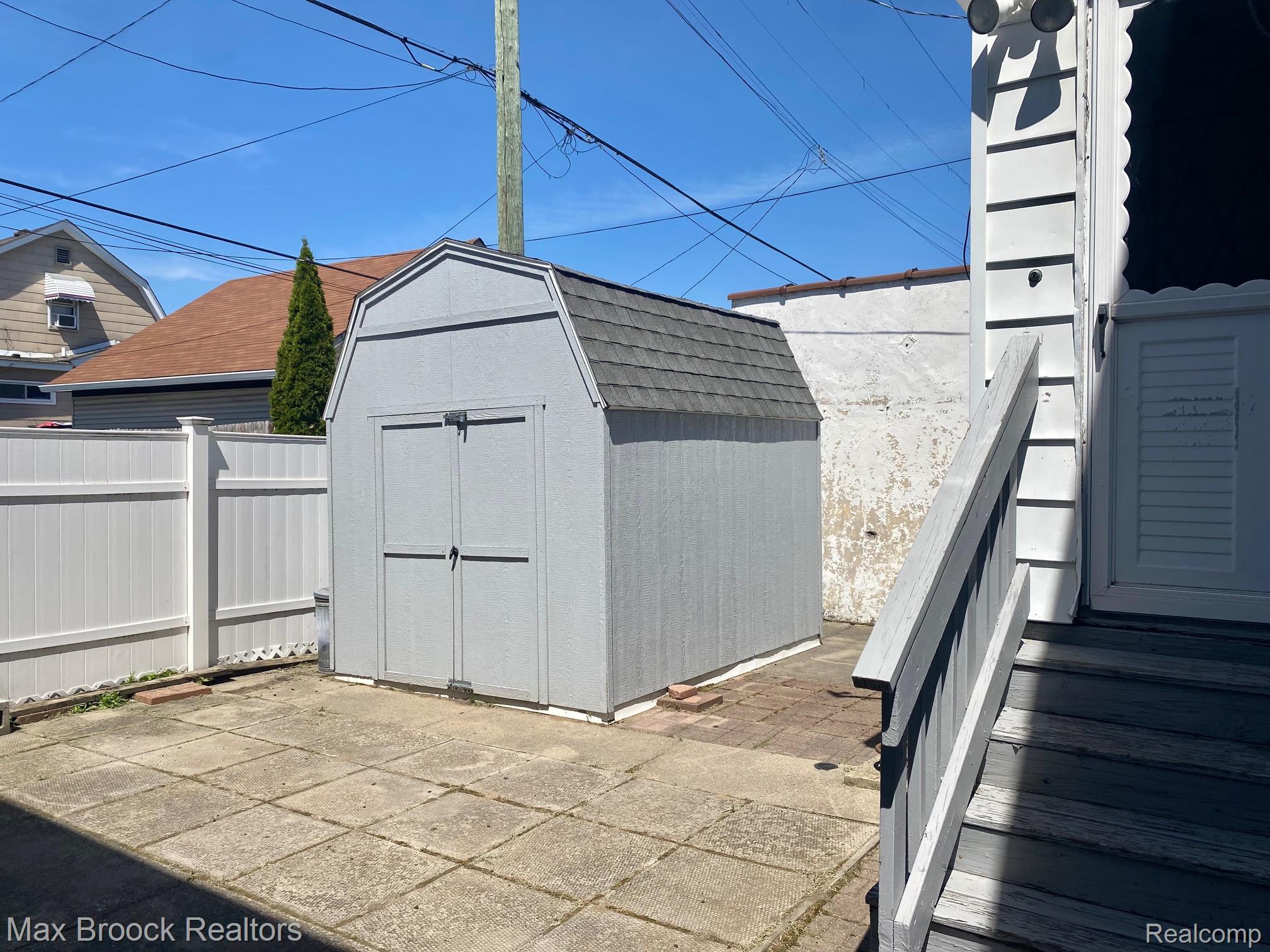 11809 Conant Hamtramck, MI 48212 - Photo 11 of 13 Newer Shed