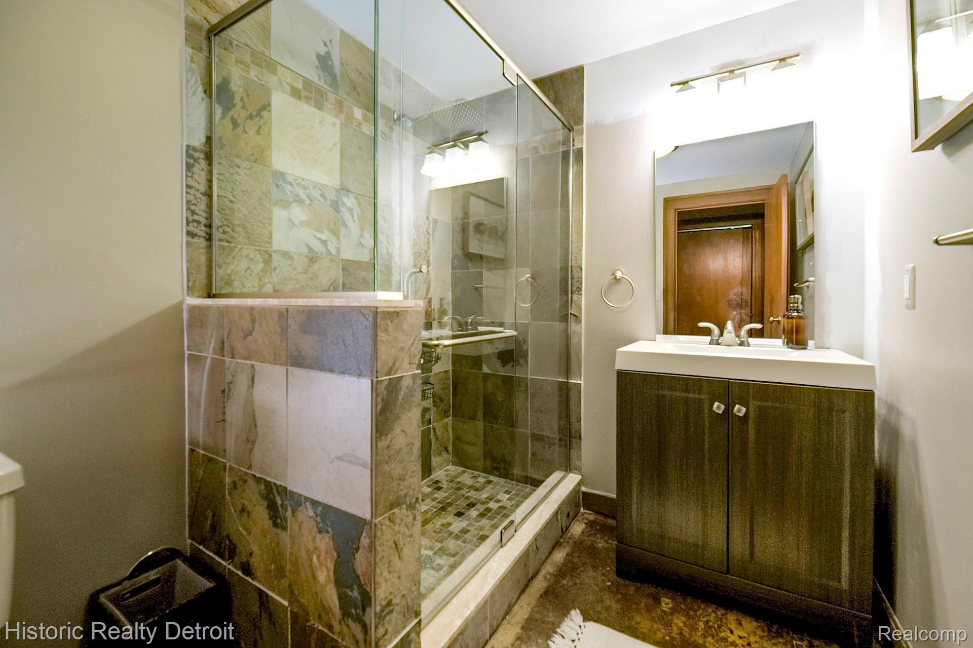 2915 John R Street, Unit 308 Detroit, MI 48201 - Photo 11 of 14 Bathroom