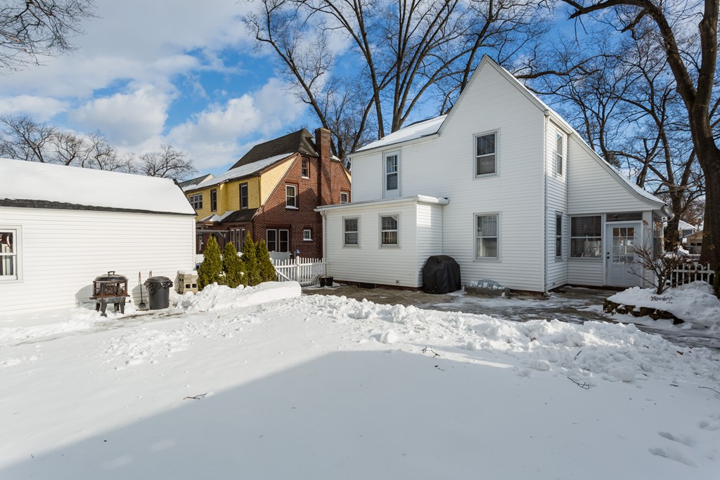 90 Perkins Street Springfield, MA 01118 - Photo 3 of 30