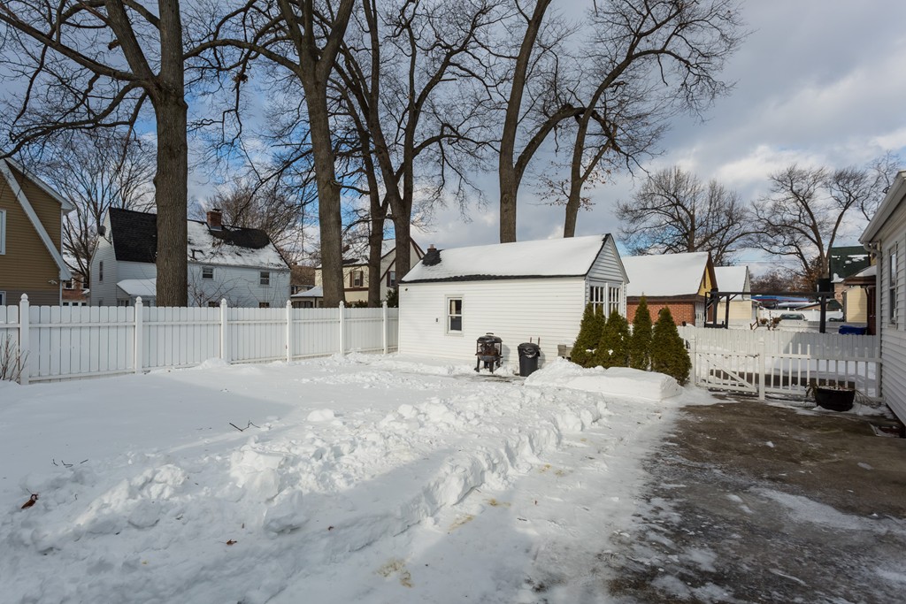 90 Perkins Street Springfield, MA 01118 - Photo 4 of 30