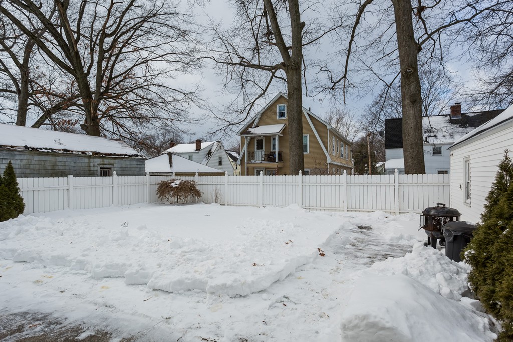 90 Perkins Street Springfield, MA 01118 - Photo 5 of 30