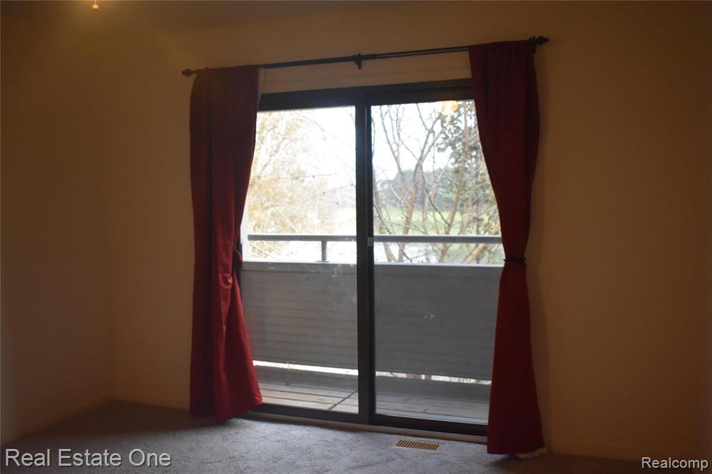 654 Glasgow Court Rochester Hills, MI 48307 - Photo 21 of 30